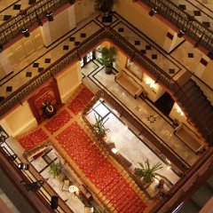 Bombay-Taj Mahal Hotel 06 - Grand staricase Bombay, Taj Mahal Hotel grand staricase